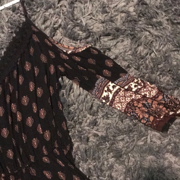 🌟 Forever 21 Off Shoulder Romper - Picture 5 of 6